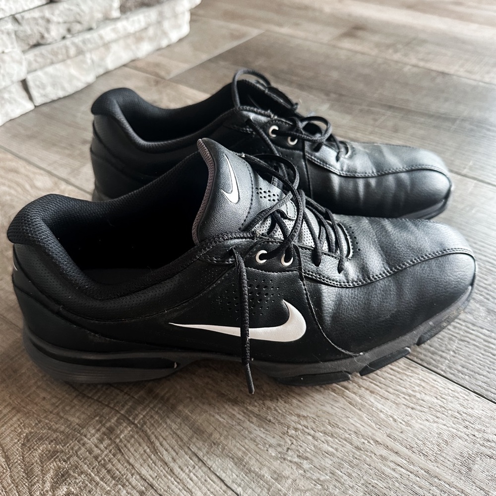 Women’s nike golf shoes-sz 9.5